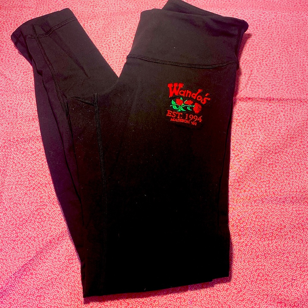 Lululemon logo’d (Wando’s) leggings